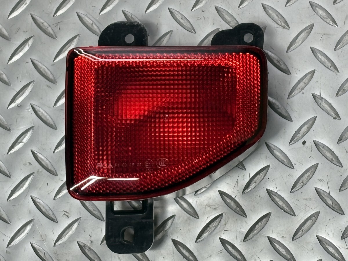 【美品】JL系 JEEP ラングラー 純正 バックフォグランプ右 品番68281932AD ジープ (25040042)拍卖