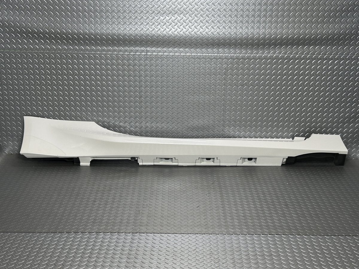 ZN8トヨタGR86/ZD8スバルBRZ 純正 サイドステップ右 白/K1X/クリスタルホワイトパール 品番C190100410/96051CC000 (24080077)拍卖