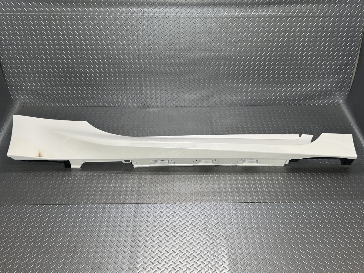 ZN8トヨタGR86/ZD8スバルBRZ 純正 サイドステップ右 白/K1X/クリスタルホワイトパール 品番C190100410/96051CC000 (24080079)拍卖