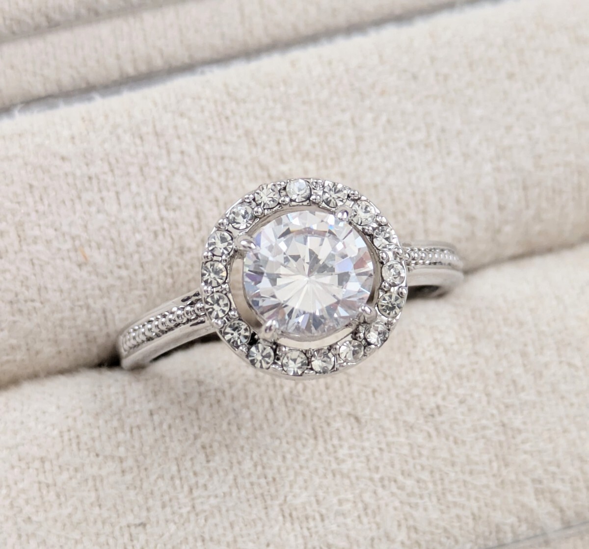 ラウンドブリリアントカット リング 16号 指輪 プレゼント人気 人工ダイヤモンド拍卖