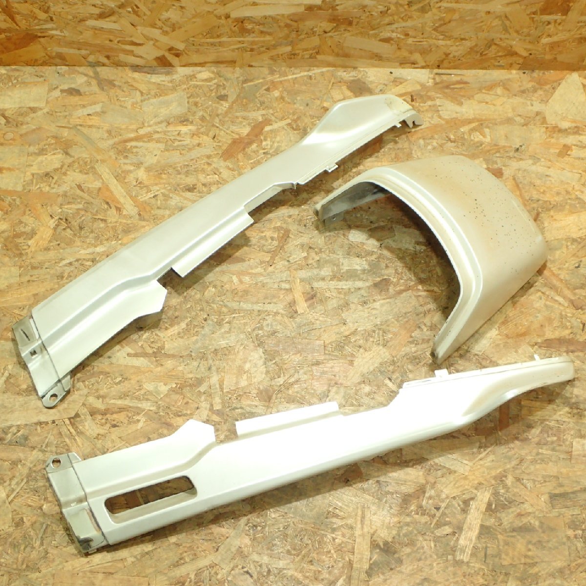 【送料Lサイズ】BMW 0290884R1100RS** R1100RS シートカウル 塗装補修ベース 検.( 20257 26 火6拍卖