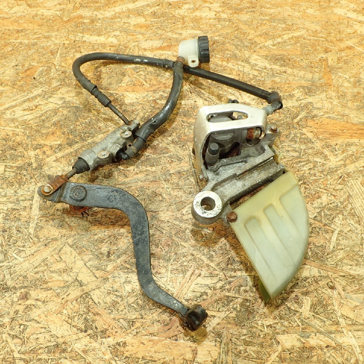 【送料Sサイズ】SUZUKI SF15A-1134** TS125R リアブレーキ キャリパー マスター 検.( 20257 24 無0拍卖