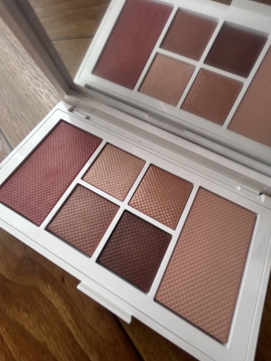 TOM FORD★トムフォードビューティー☆彡アイ&チークパレット☆ロウディザイア01W☆未使用*新品拍卖