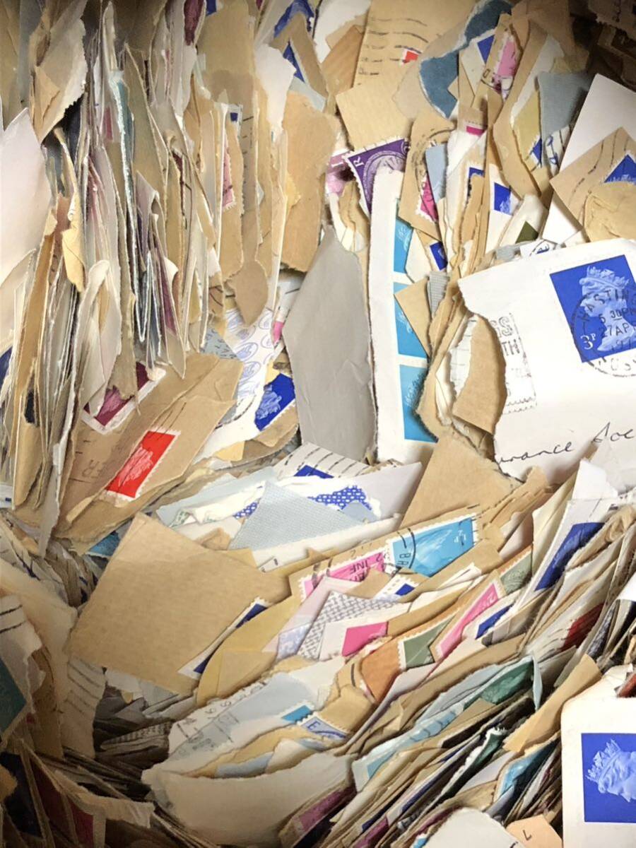 1kg 海外使用済み切手 大量セット 消印あり コレクション用 ロット 紙付き アンティーク コラージュに最適 外国切手 海外切手拍卖