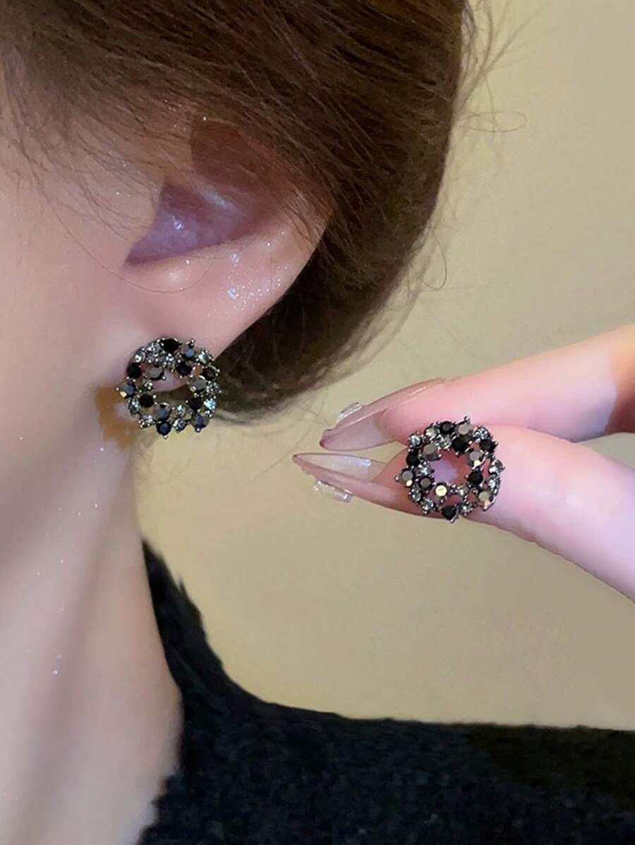 ジュエリー レディース イヤーアクセサリー 繊細な花柄デザイン スタッドピアス1ペア、ファッショナブルなミニマリストスタイル、女性拍卖