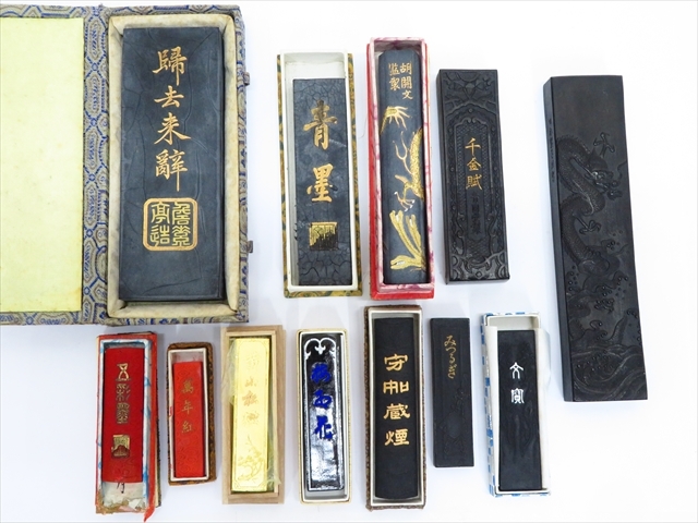 ◆◇和墨 中国墨 おまとめ 12点 総重量/990g 油煙墨 中国徽墨 益元氏 古梅園 上海墨松煙 黄山松煙 金巻 朱墨 萬年紅◇◆拍卖