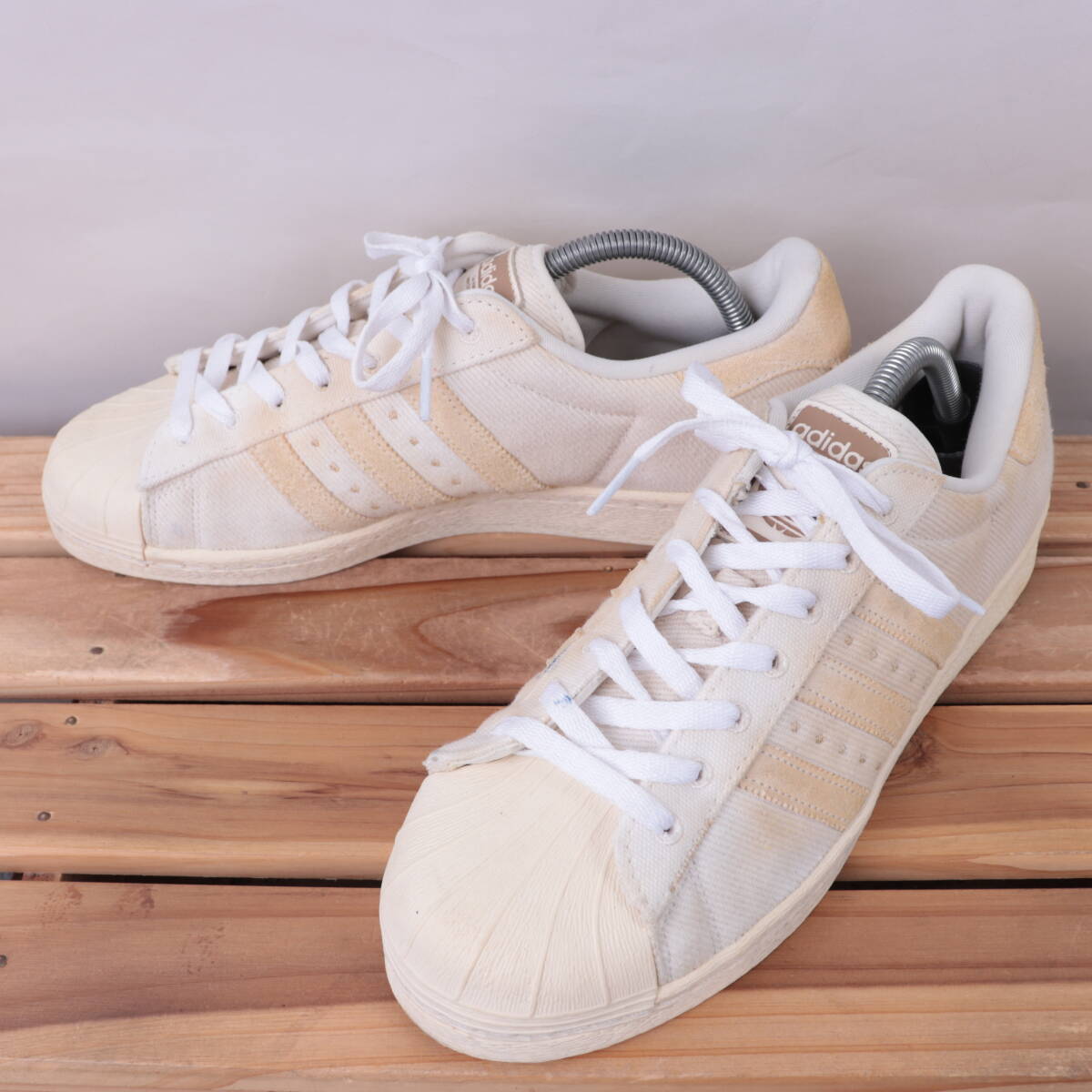 z547 アディダス スーパースター 82 US9 27.0cm/ライトベージュ 白 adidas SUPERSTAR 82 メンズ スニーカー 中古拍卖