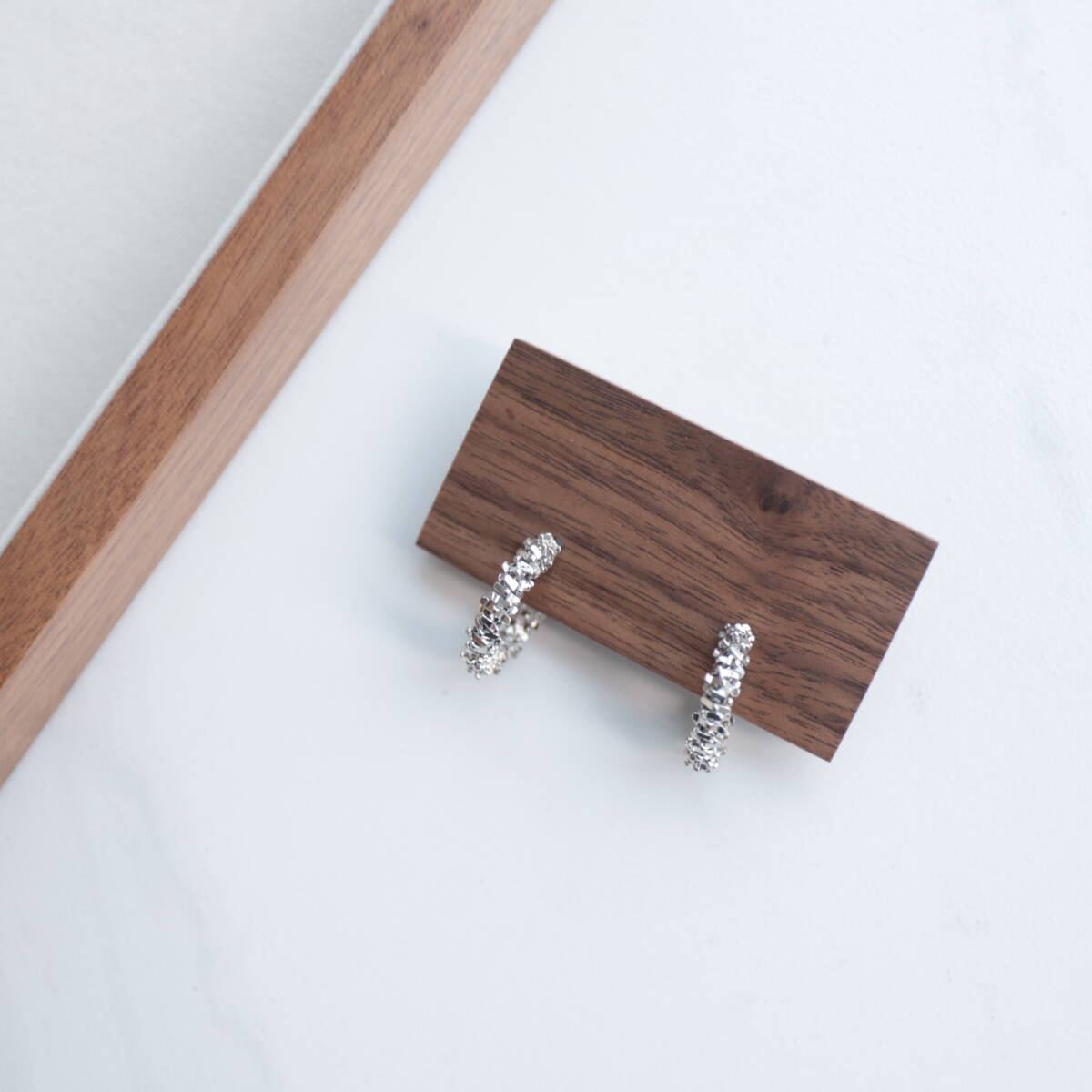 ピアス フープ レディース 韓国 ヴィンテージテクスチャ 金属アレルギー対応拍卖