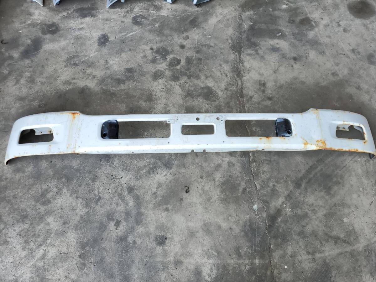 いすゞ フォワード 標準 純正バンパー FRR90 白拍卖