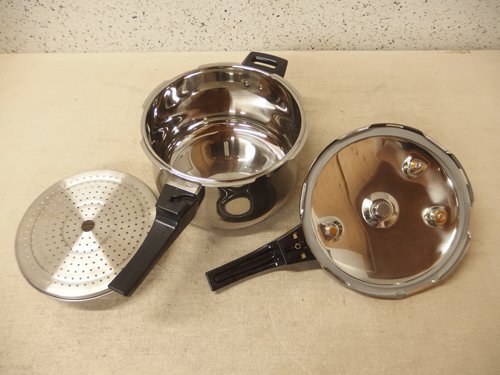 0750247s【PEARL LIFE パール金属 圧力鍋 片手鍋】蒸し皿付き/容量・型番不明/なべ口径Φ22cm×高さ14.5cm程/中古品拍卖