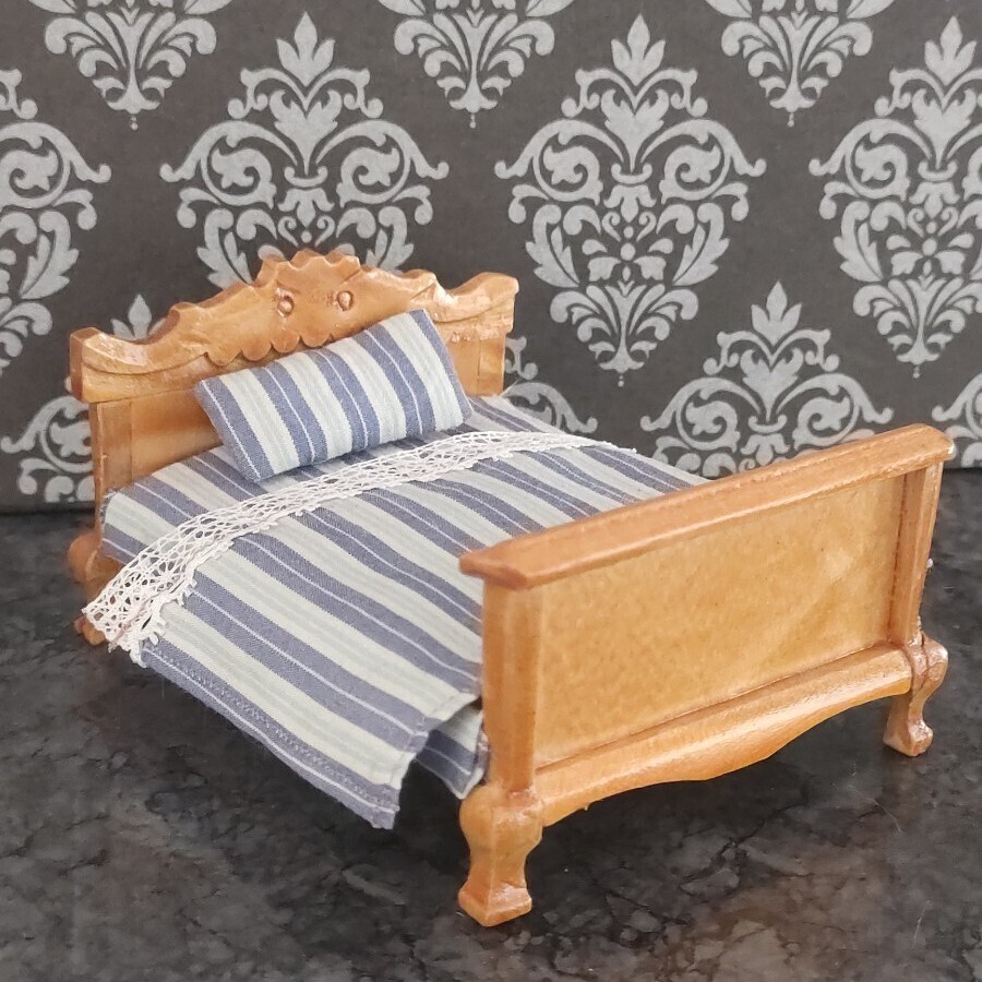 5r0629 ドールハウス 家具 ミニチュア 木製 ベッド&寝具 掛け布団 枕 水色 ストライプ セット拍卖