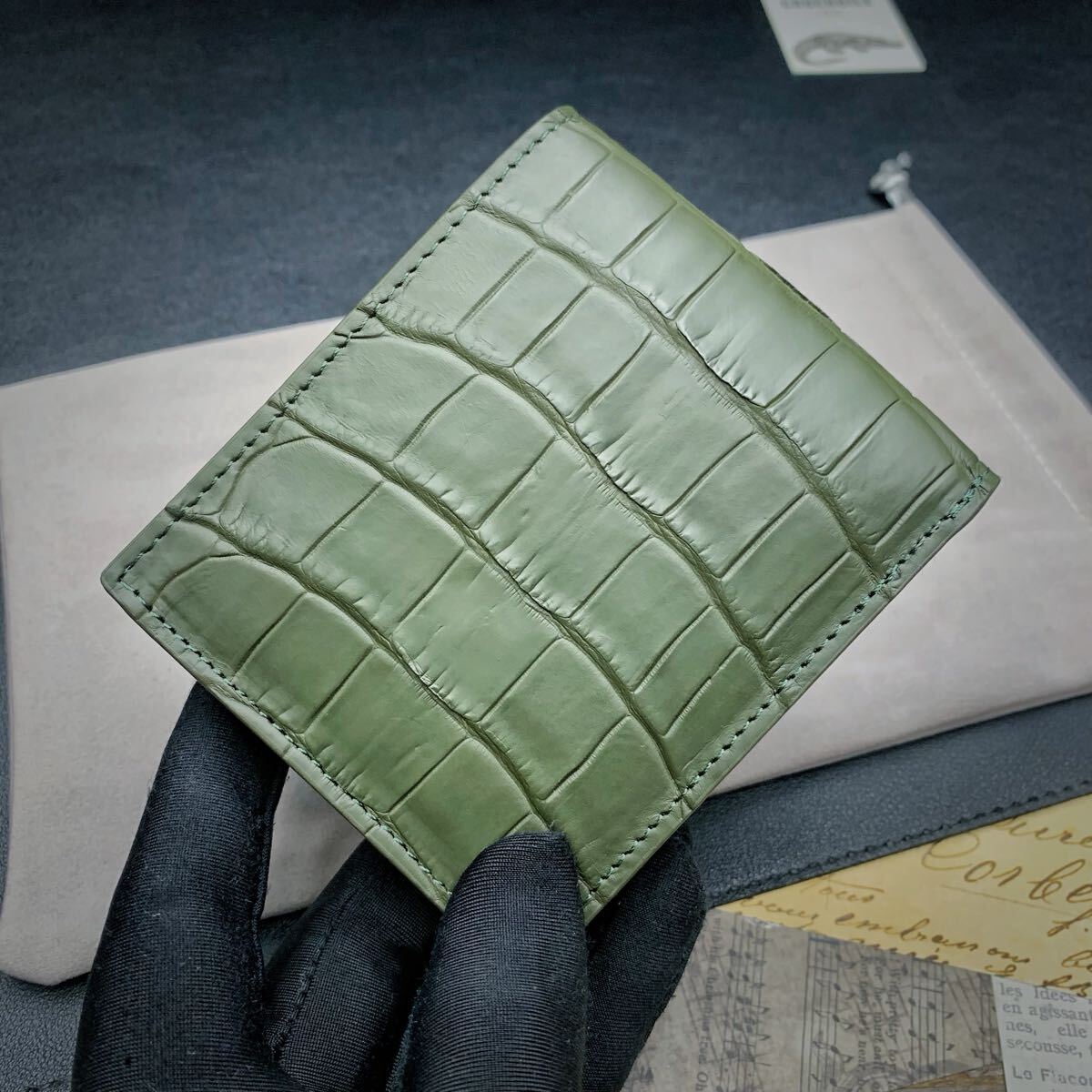 【実物撮影】新品 クロコダイル メンズ 長財布 ラウンドファスナー 未使用 ワニ 2つ折り 希少緑色 ウォレット 艶消し仕上げ拍卖