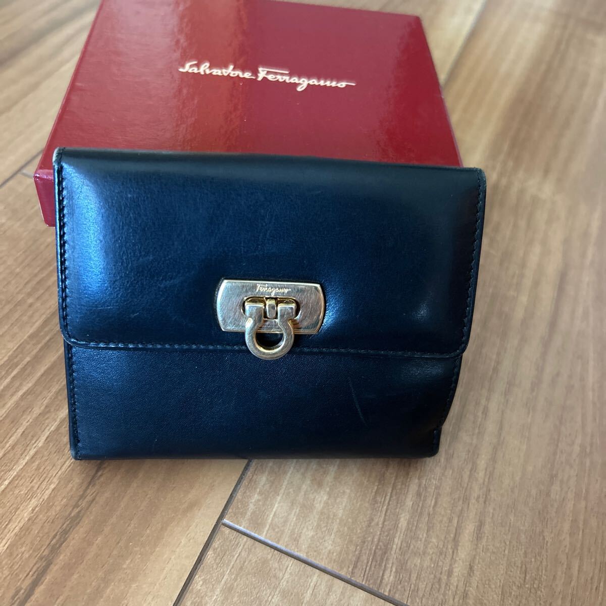 【N】 Salvatore Ferragamo フェラガモ 財布 ブラック 箱付き ジャンク品拍卖