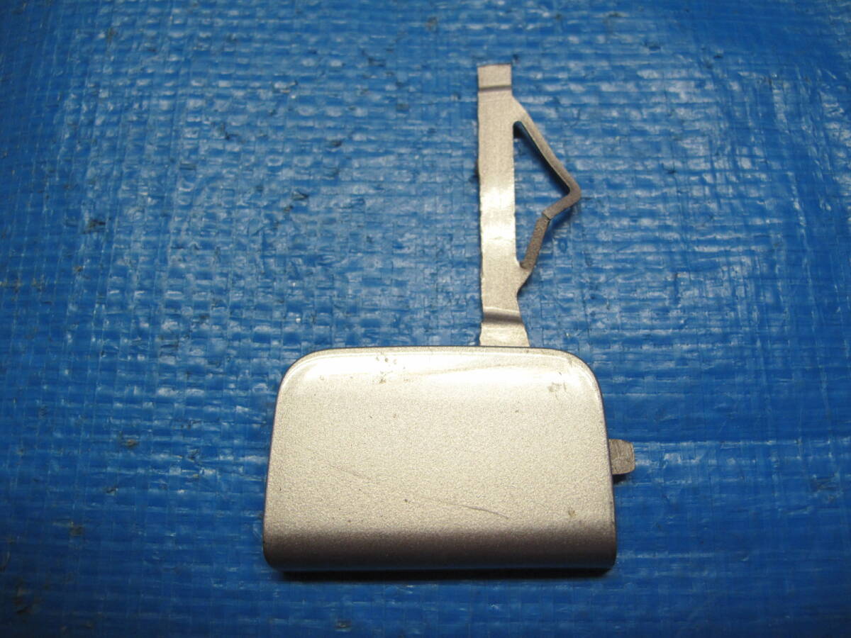 G ムーヴ LA100S LA110S ステラ 前期 フロントバンパー牽引フックカバー 蓋カバー トーイングフック 52127-B2500拍卖