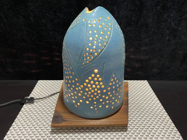 ot★陶器製 スタンドライト 灯り フロアライト ON/OFF スイッチ 間接照明 陶芸 木製台 高さ30.5cm 現状品★拍卖