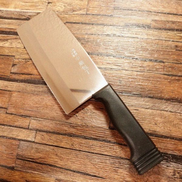 特殊鋼日本製 中華包丁 研ぎ済 ステンレス 中国 厚紙カバー付き 180mm拍卖
