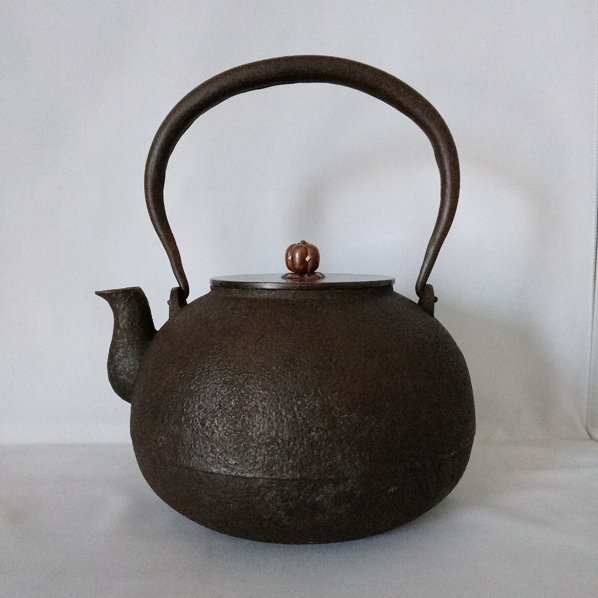 4267 人間国宝 釜師 角谷一圭 宝珠 報恩 鉄瓶 共箱 最上 本人作 茶道具拍卖