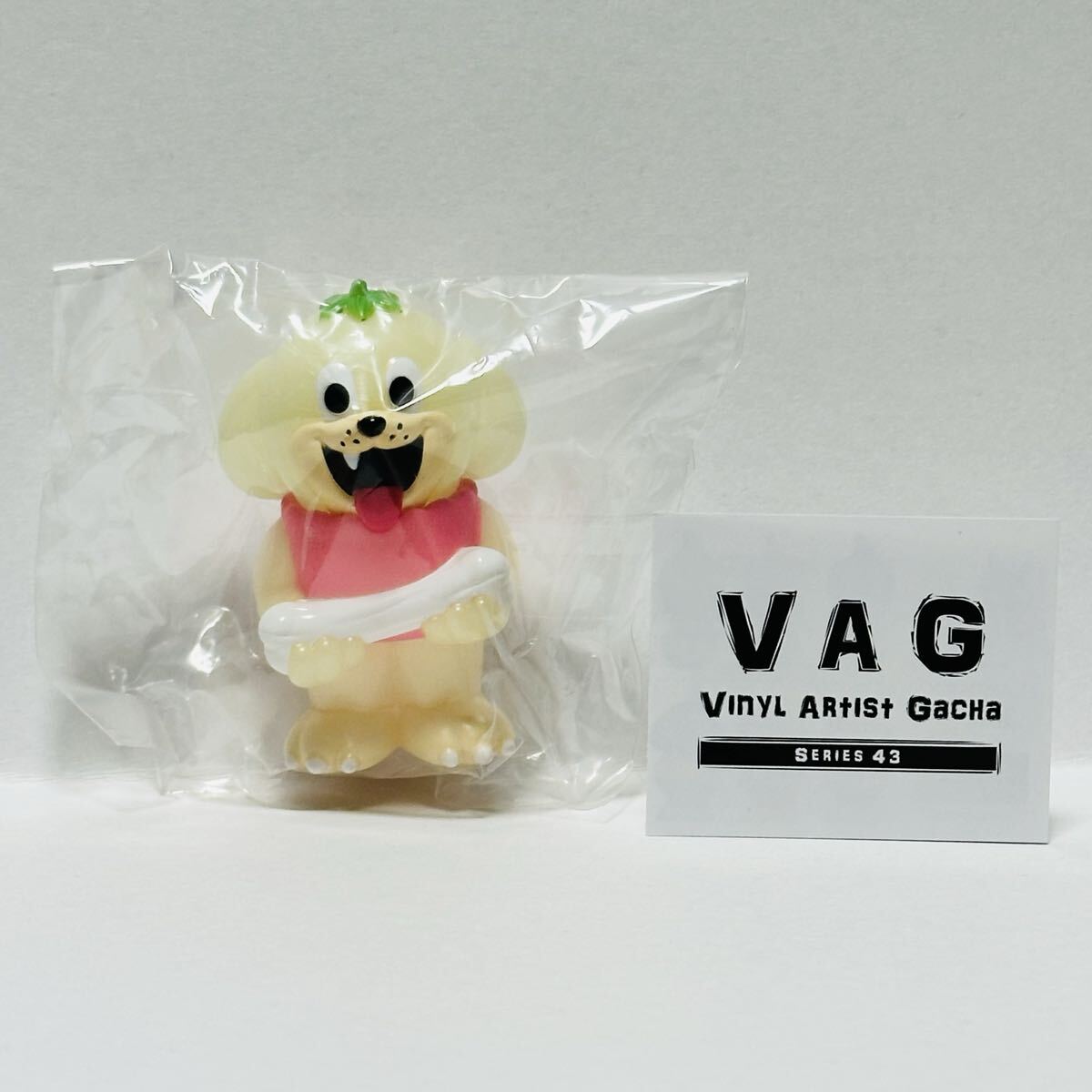 MEDICOMTOY VAG SERIES 43 / HEADLOCK STUDIO ULURU (蓄光)拍卖