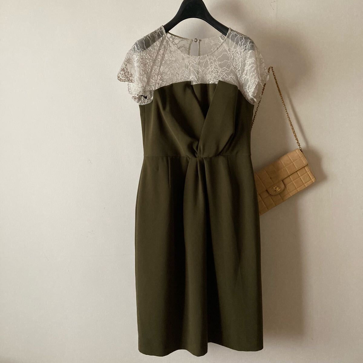 バーニーズニューヨーク*張り感ストレッチ×レース ジャージーワンピース*ダークグリーン拍卖