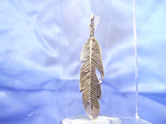 横浜最新 シルバー925SILVER♪魅惑の銀ペンダントフェザー羽中 3.6g メンズレディース 送料無料ネックレス74☆拍卖