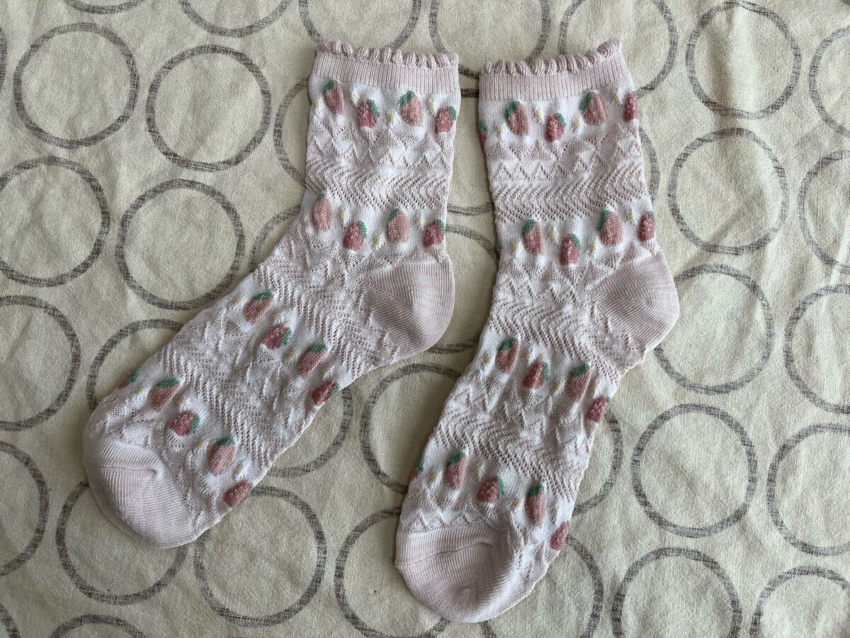 いちご柄が可愛い立体編み透け感レディースソックス 22〜25cm アッシュピンク 拍卖