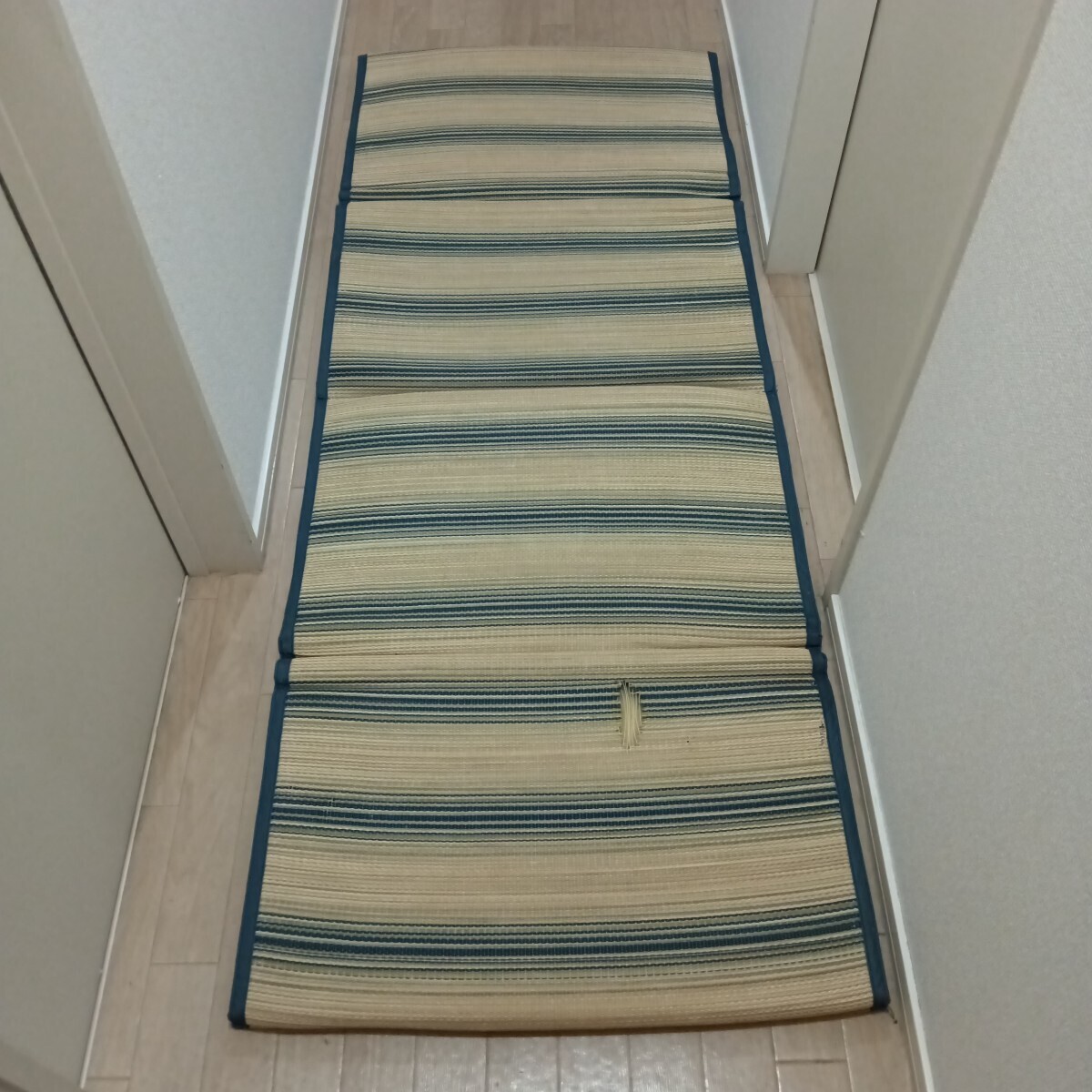 【表面破れあり】LIXILビバ い草マット ごろ寝マット 四つ折りタイプ 約70×180cm拍卖