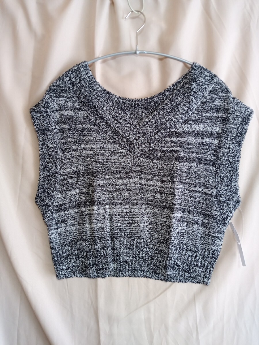 7713 ■■ ショート丈Vネックベスト ノースリーブニット 未使用品拍卖