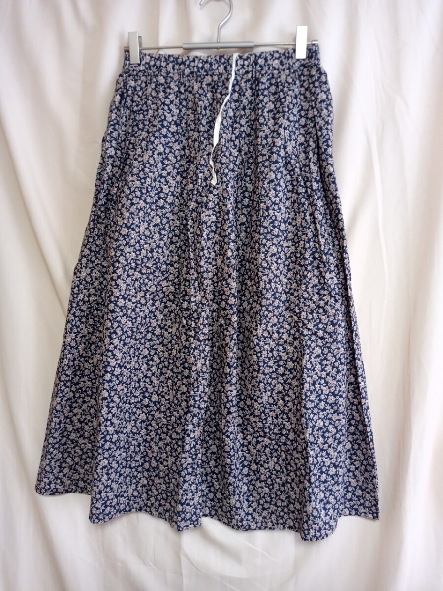 13150 ★★ LeShy Forest 小花柄スカート 日本製 ネイビー拍卖