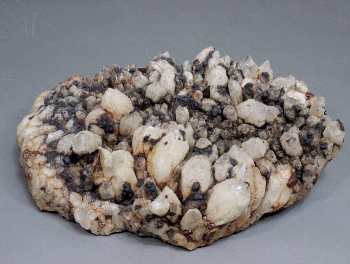 青森県西目屋村 尾太鉱山 鉱石 水晶 閃亜鉛鉱 黄鉄鉱 約1,470g 鉱石 鉱物 標本拍卖