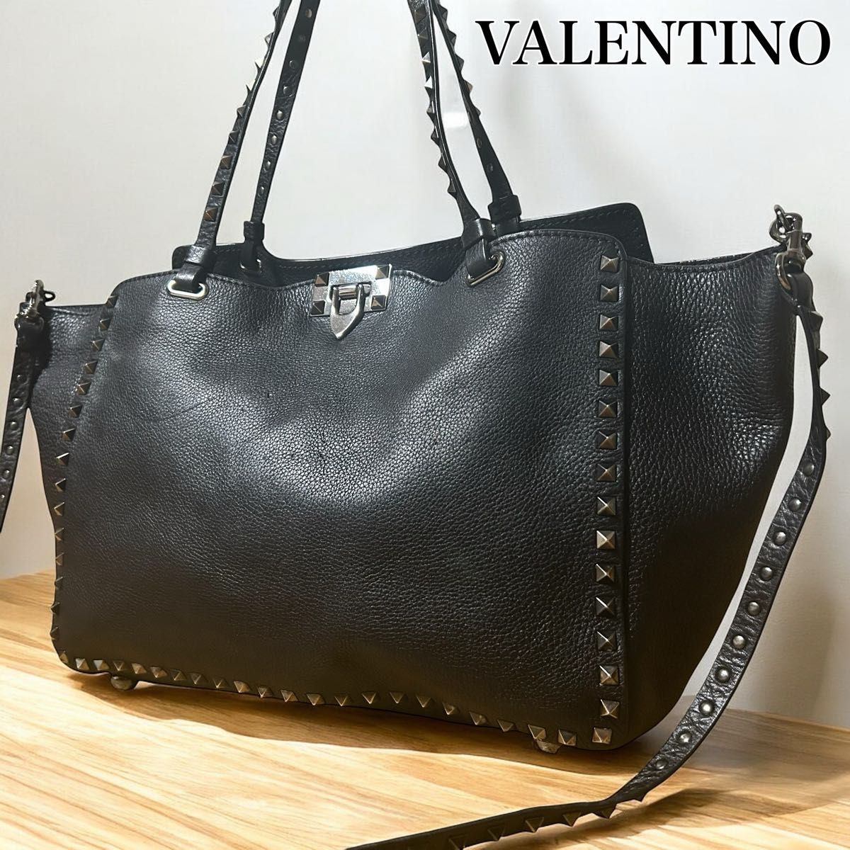ヴァレンティノ VALENTINO トートバッグ ショルダーバッグ 2way ロックスタッズ ブラック レザー A4可 レディース拍卖