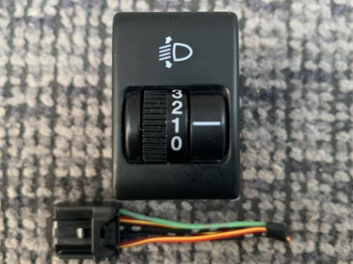 極良品【送料140円】SUZUKI スズキ エブリイ/パレット/ワゴンR 他 (純正)ヘッドライト レベライザー スイッチ(ハーネスカプラー付き)拍卖