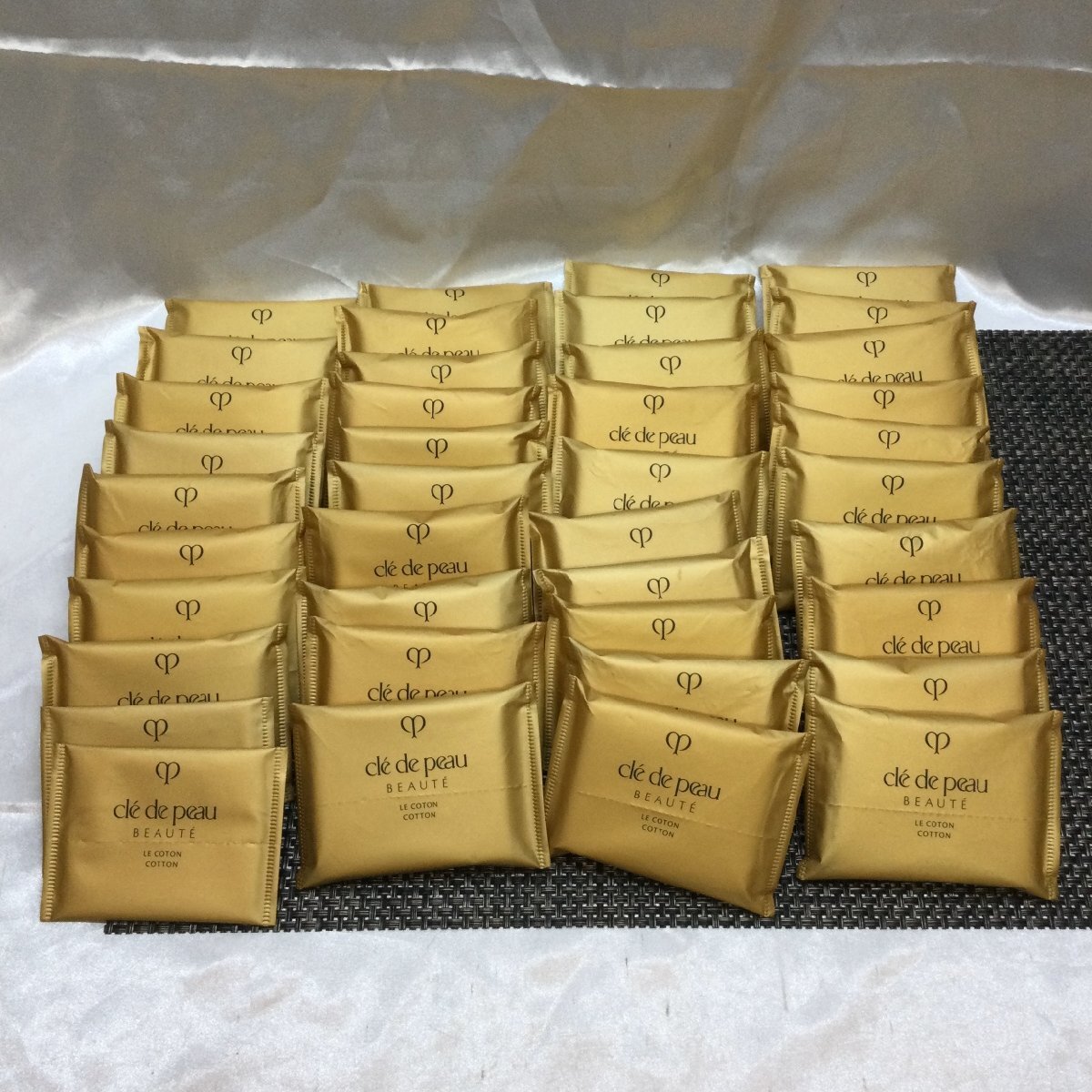 【大量未開封品/CH】クレドポー クレ・ド・ポー ボーテ ル・コトン 特製サイズ4枚x38=152枚 1枚x2=2枚 計154枚 RS0324/0002拍卖