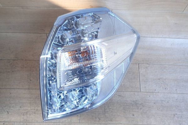 フィット シャトルハイブリット テールライト右 GP2 2011年 RTK520619HN拍卖