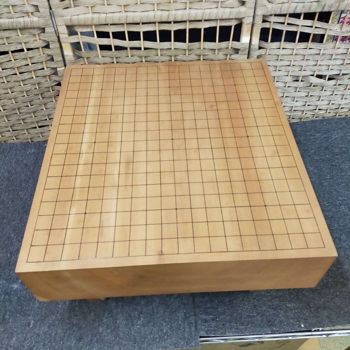 F01-20250731-651 【昭和レトロ】本榧脚付き碁盤 一尺二寸厚 桐箱付き(御印あり) 約10kg拍卖
