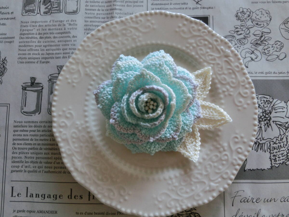 ☆ 2414 一輪薔薇のコサージュ とんがり花弁 ペパーミント系薔薇 クロシェレース ハンドメイド 拍卖