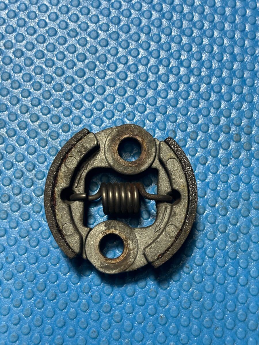 草刈機刈払機 部品パーツ 遠心クラッチ マキタEM222/共立RMB253/SRCB253N/SRMB253D/SRMB253Fなどへ拍卖