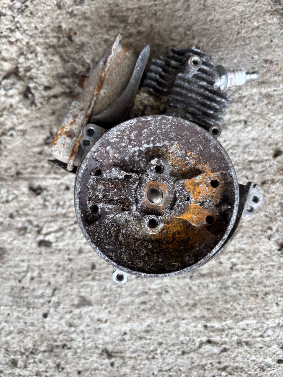 草刈機刈払機 部品パーツ エンジン 部品取り用 エンジン始動未確認 圧縮あり ジャンク取扱 マキタ EM254 拍卖