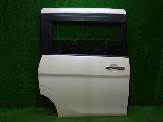 セレナ DAA-GC27 右リアドア アサヒ M2L3 H210M-5TAMB拍卖
