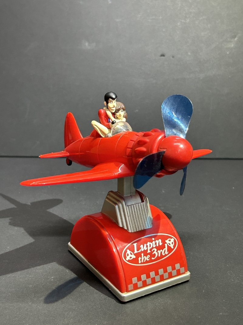 ● コレクター必見 ルパン三世 プロペラ扇風機 ルパン 峰不二子 小型 オブジェ 置物 グッズ コレクション Nr377拍卖