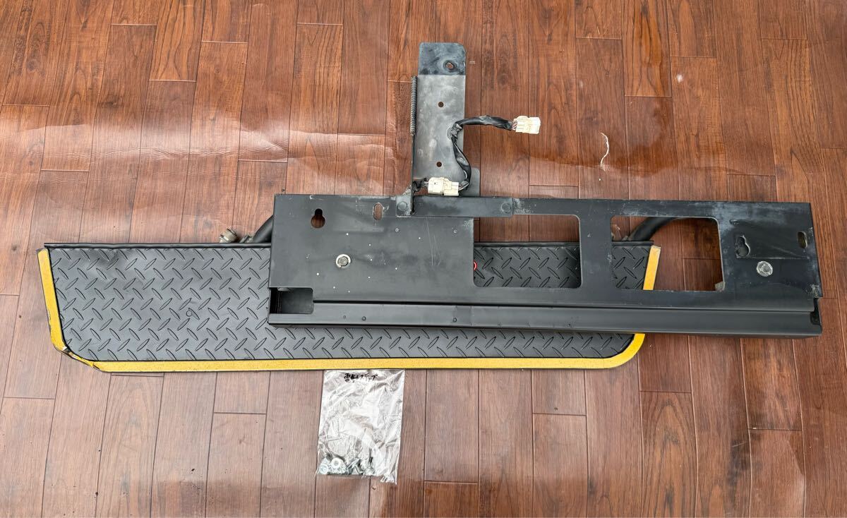 200系 ハイエース ウェルキャブ サイド 電動格納式ステップ 福祉車両 補助 DS25070702拍卖