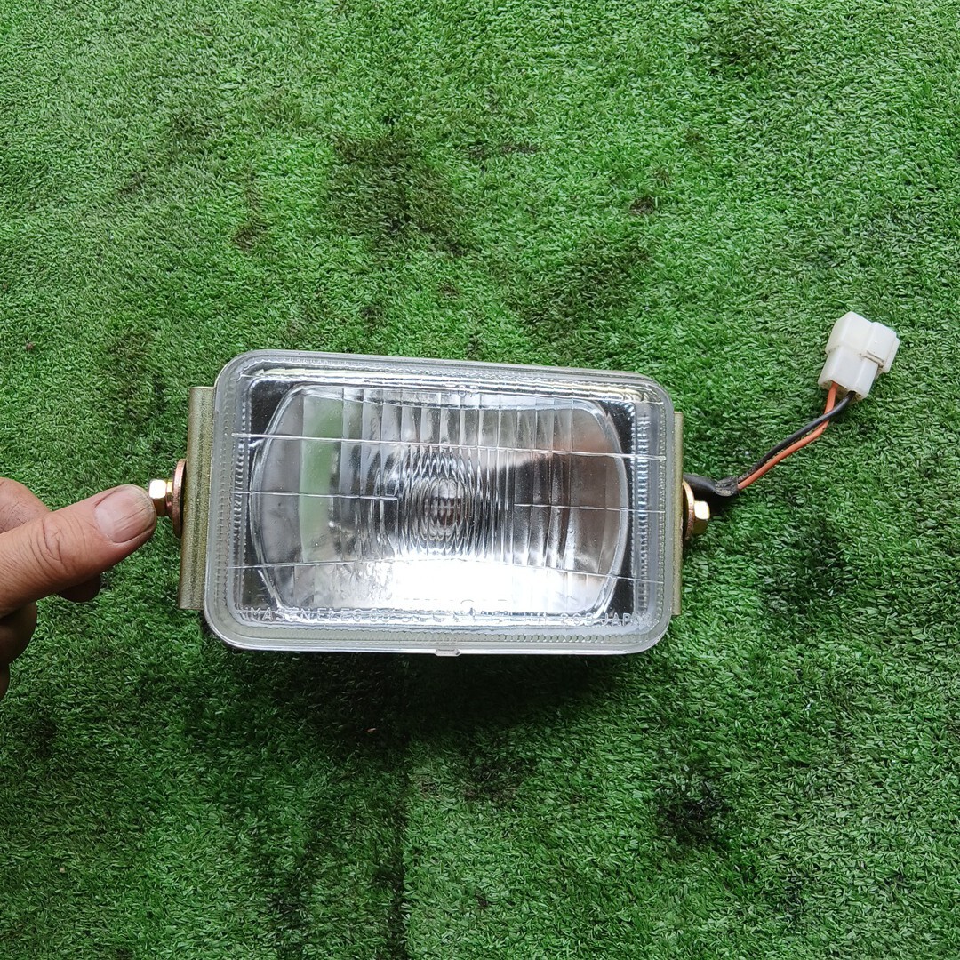 クボタ コンバインSR-J3 SR ヘッドライト ヘッドランプ 貴重なガラスタイプ レンズ ハロゲン 角目 330 倉庫内保管 割れ無し 汎用 流用拍卖