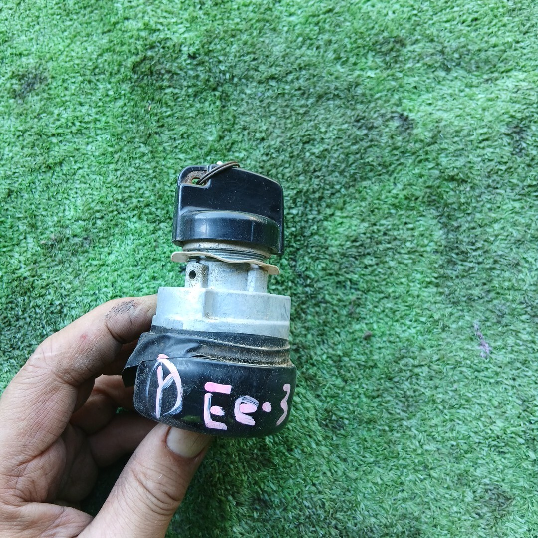 ヤンマー コンバイン Ee-3 Ee キーシリンダー キー 動作OK 鍵 カギ イグニッション セル 倉庫内保管 拍卖