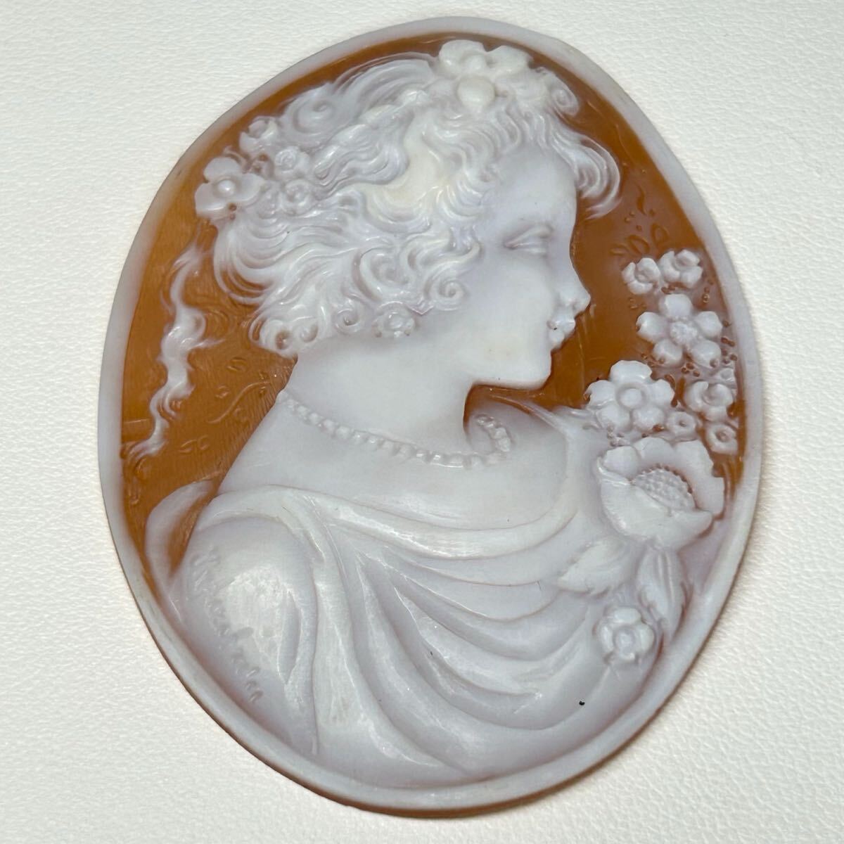 【シェルカメオ】ルース 彫刻 婦人 横顔 SHELL カメオブローチ ルース shell CAMEO jewelry 作家物 アンティーク stone ビンテージ拍卖