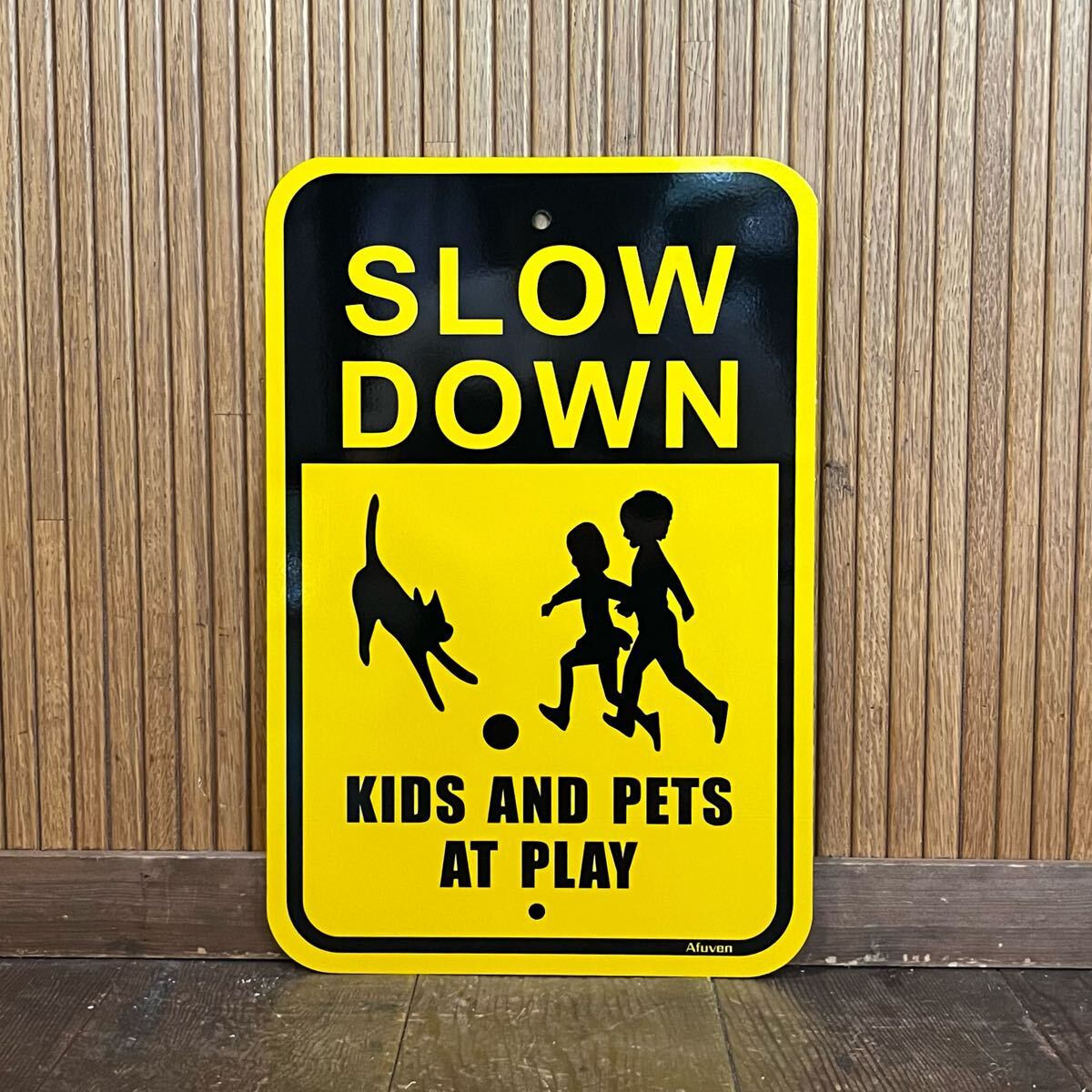 ★新品★アメリカ 看板 SLOW DOWN 減速 子供 ペット ストリートサイン ウォールサイン 標識 ガレージ 世田谷ベース カリフォルニア SA-5拍卖