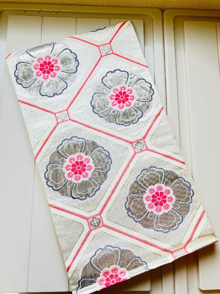 袋帯 正絹 / 銀色系 シルバー系 / 豪華な柄 亀甲柄 草花文 幅約31cm 着物帯 TCS着物 W51拍卖