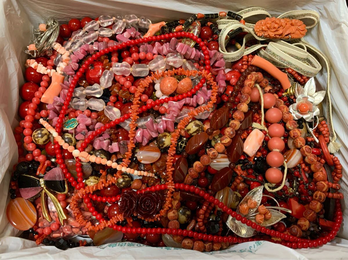 アクセサリー 3073g 血赤珊瑚 赤珊瑚 珊瑚 サンゴ 赤石 天然石 カラーストーン ラインストーン 赤系 イミテーション 大量 まとめ セット拍卖