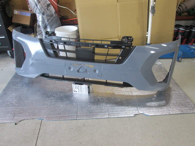 現行 キャラバン 3型 グランドプレミアムGX 純正 フロントバンパー フェイスチェンジ ステルグレー拍卖