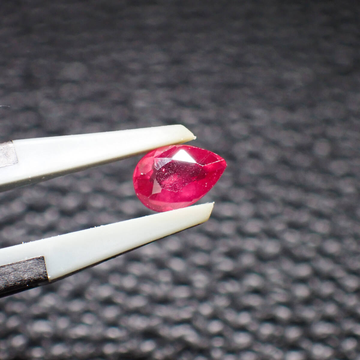 天然石 ルビー コランダム 原石 ルース 鉱物標本 水晶 結晶 丸玉 ハンドメイド 素材 天然 ポイント 自然 鉱物 標本 パワーストーン拍卖