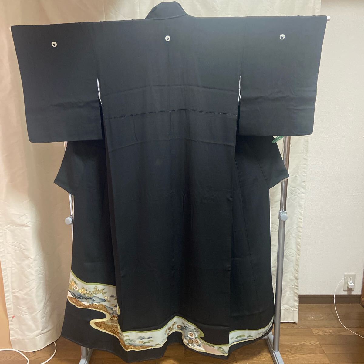 Y 黒留袖 五つ紋 菊 松 金彩 金糸 結婚式 着物 和装 和物 和服 和風拍卖