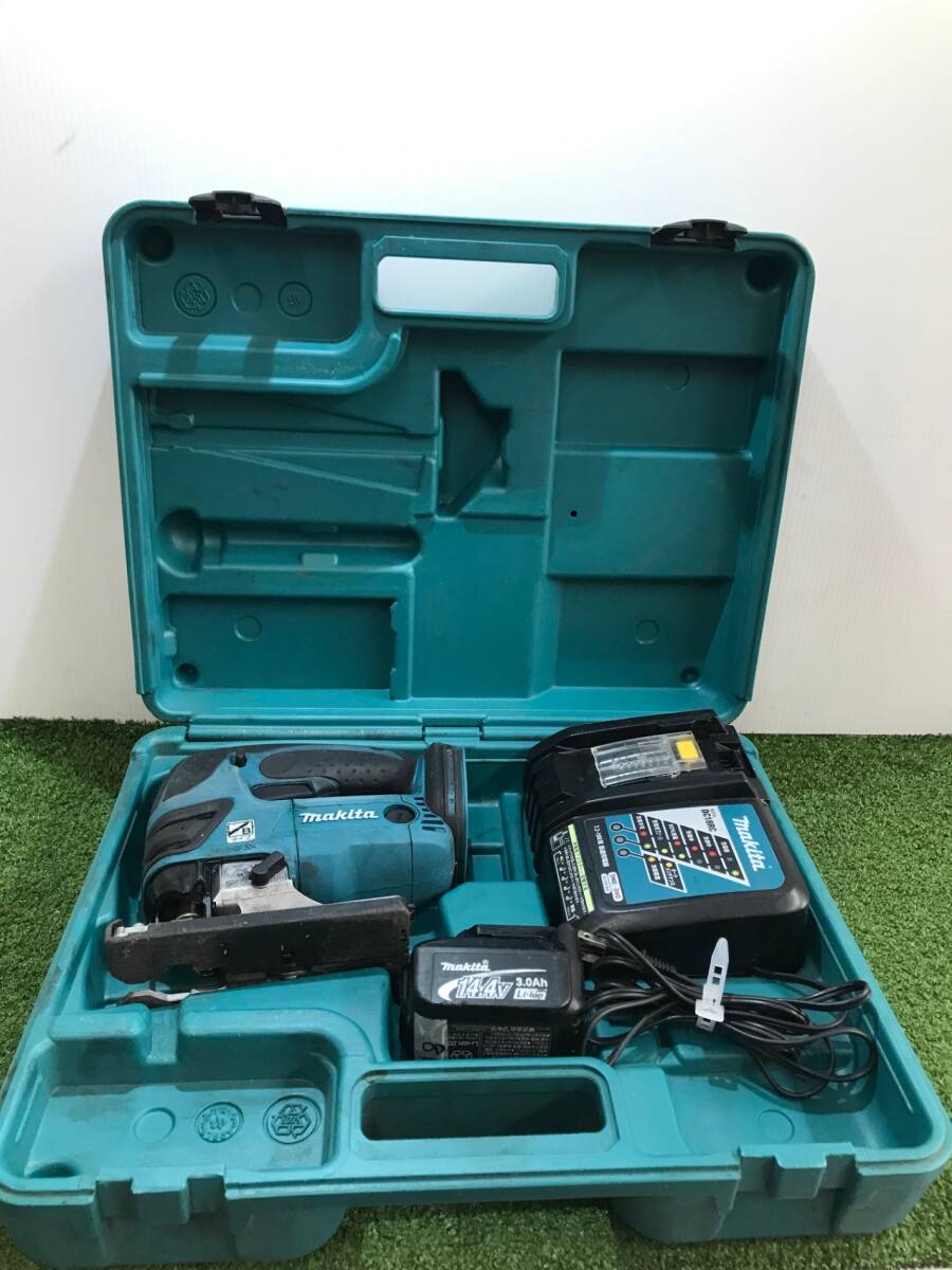 【中古品】★makita(マキタ) 14.4v充電式ジグソー 本体付属バッテリー搭載モデル JV140DRF ITNXJKU4ORF4拍卖